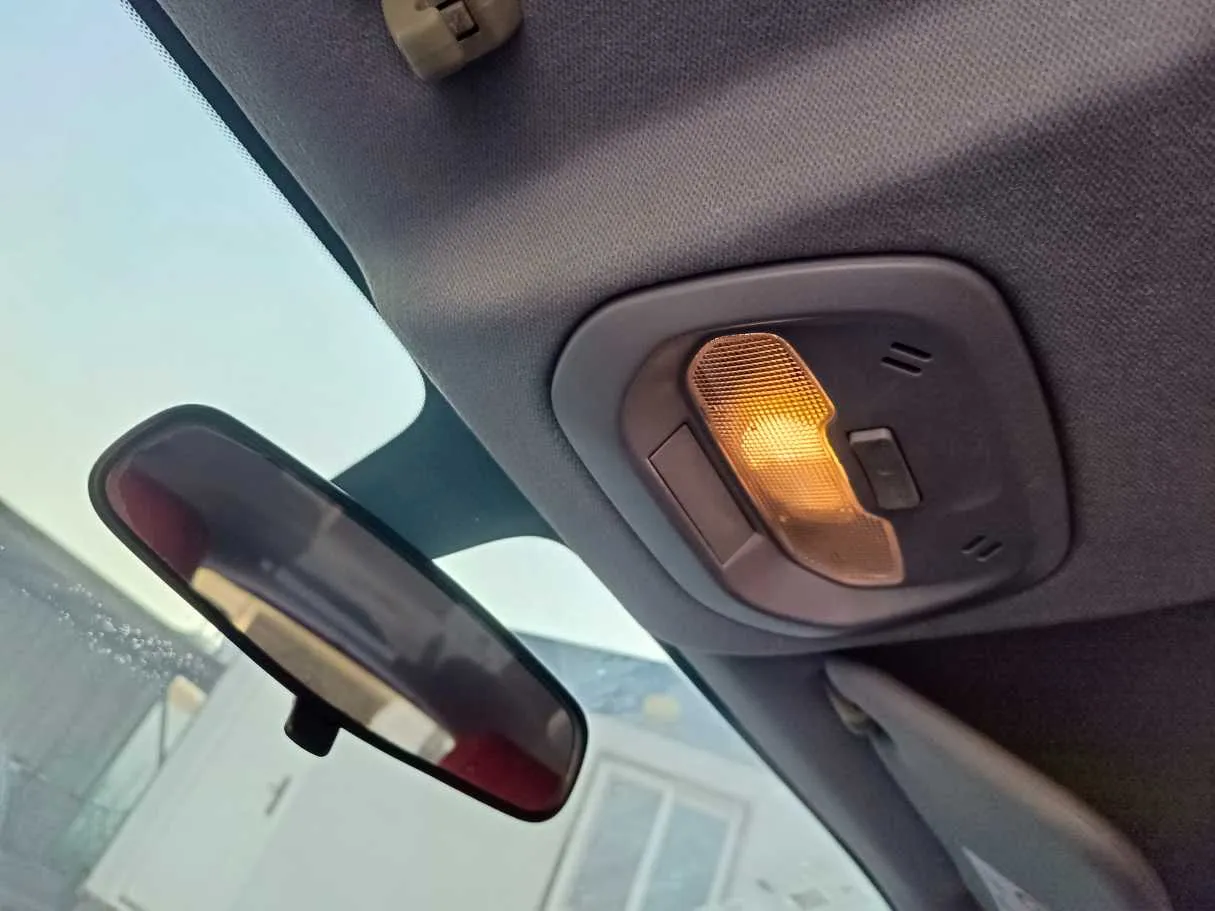 Car image 29