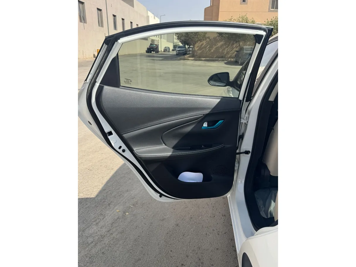 Car image 12