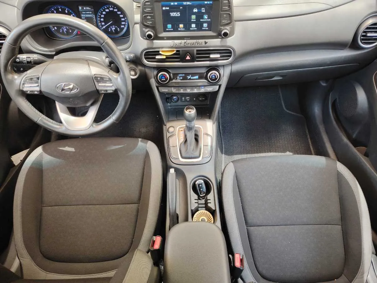 Car image 18