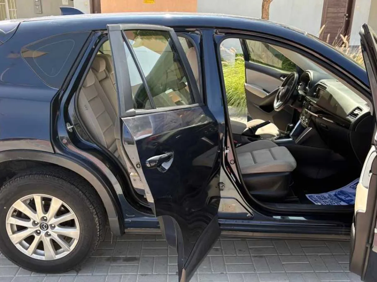 Car image 8