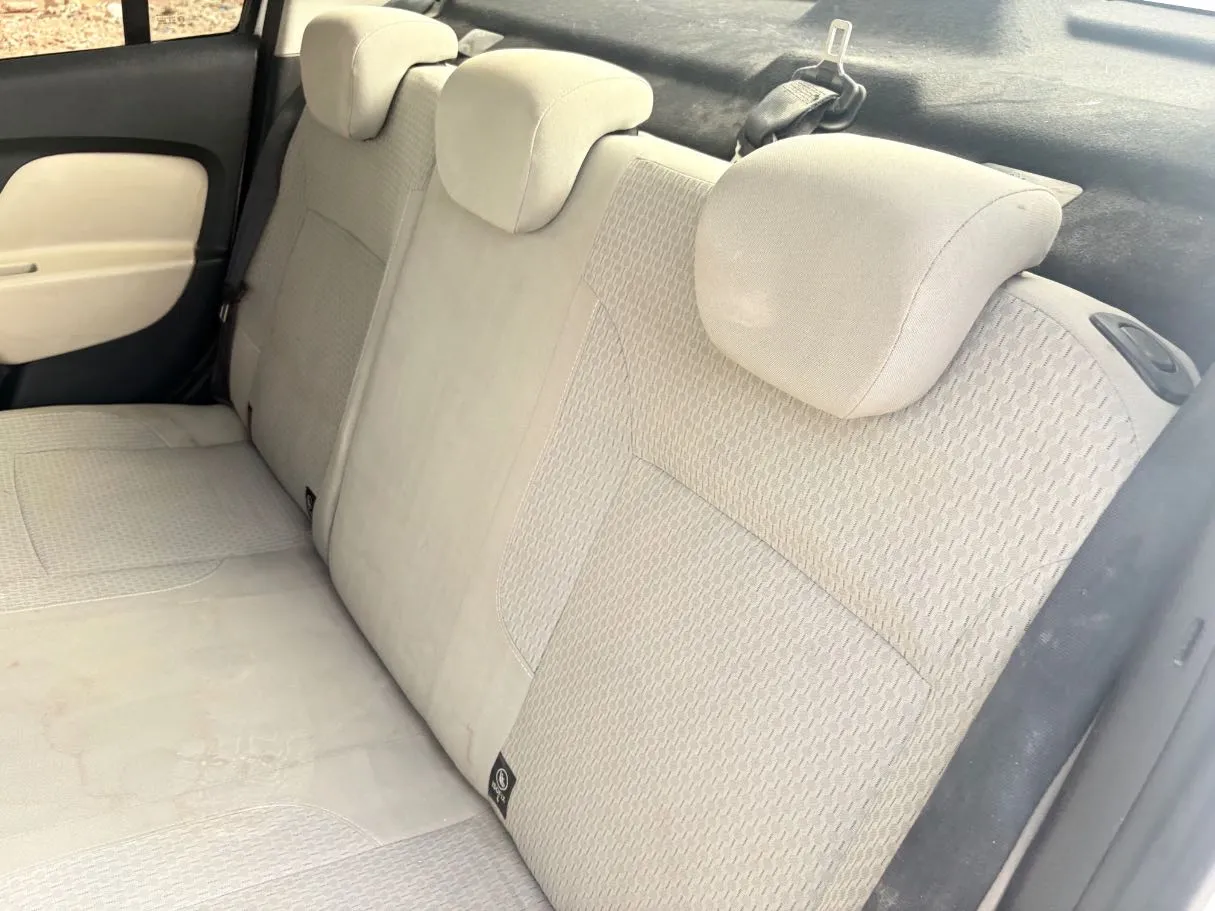 Car image 16