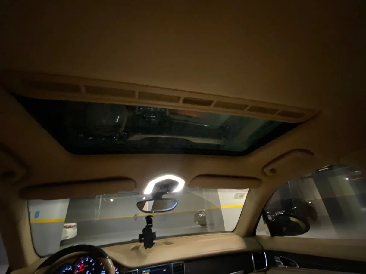 Car image 13
