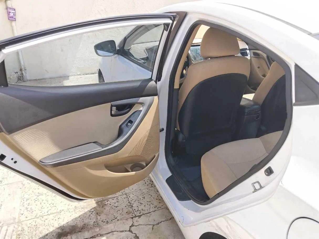 Car image 16