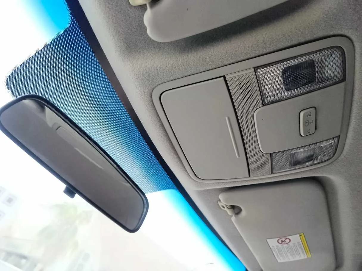 Car image 27