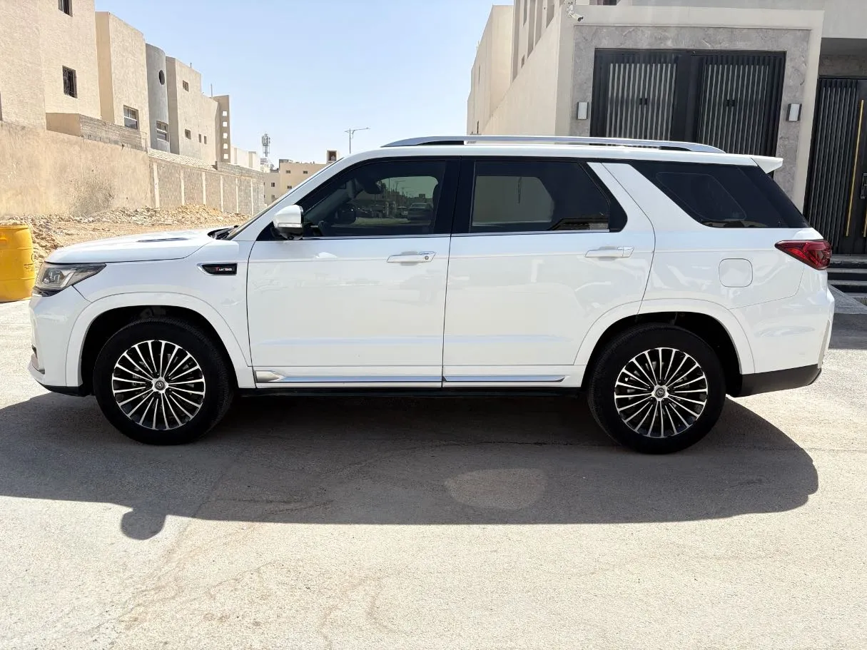 Car image 8