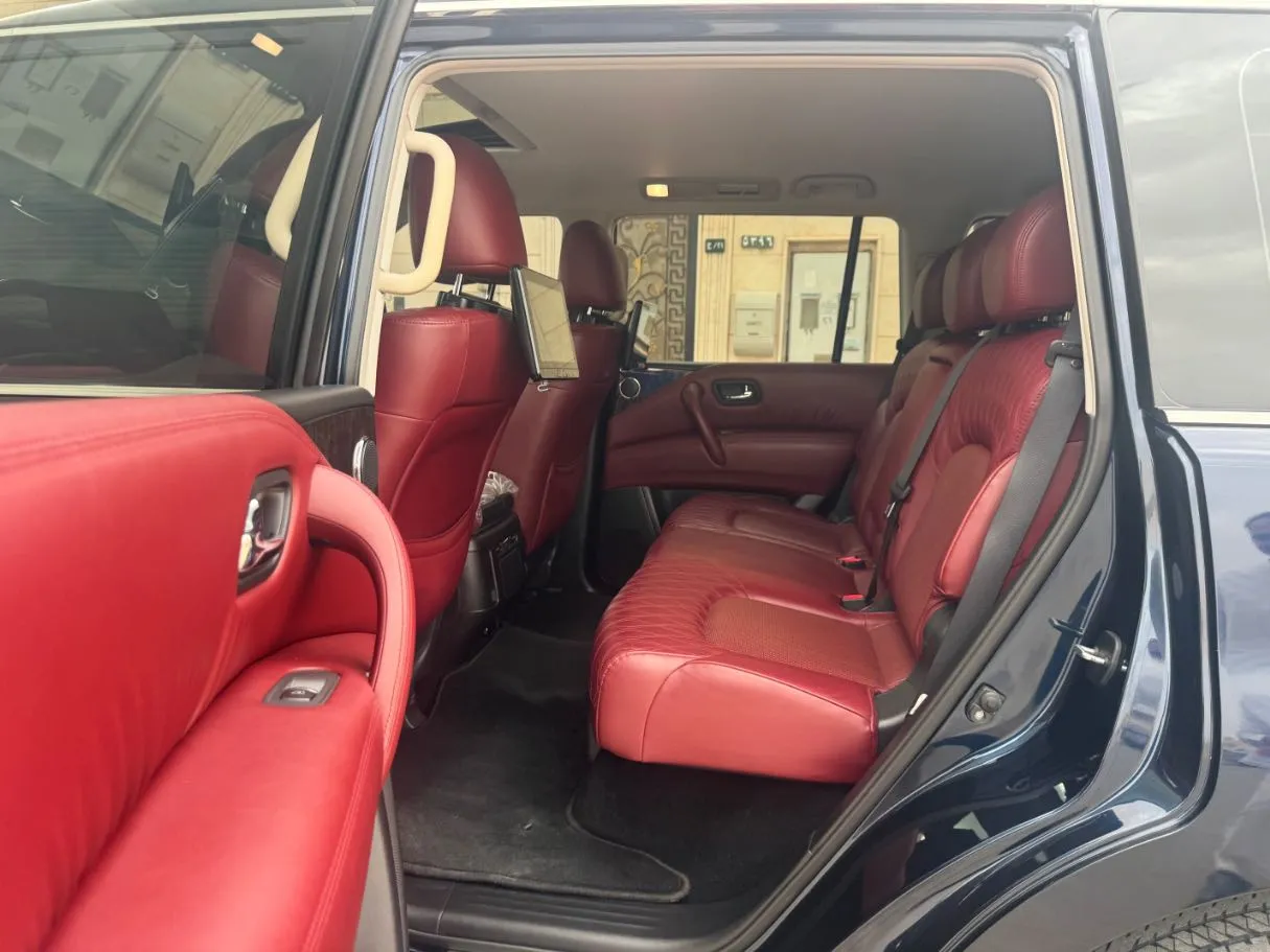 Car image 12