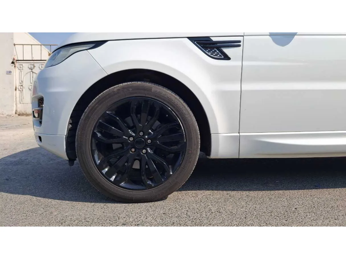 Car image 9