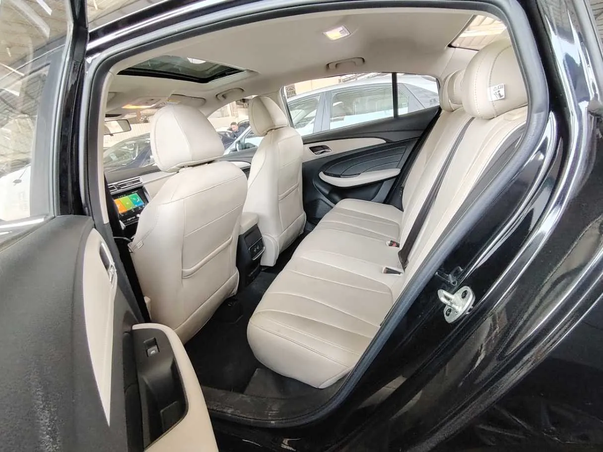 Car image 22