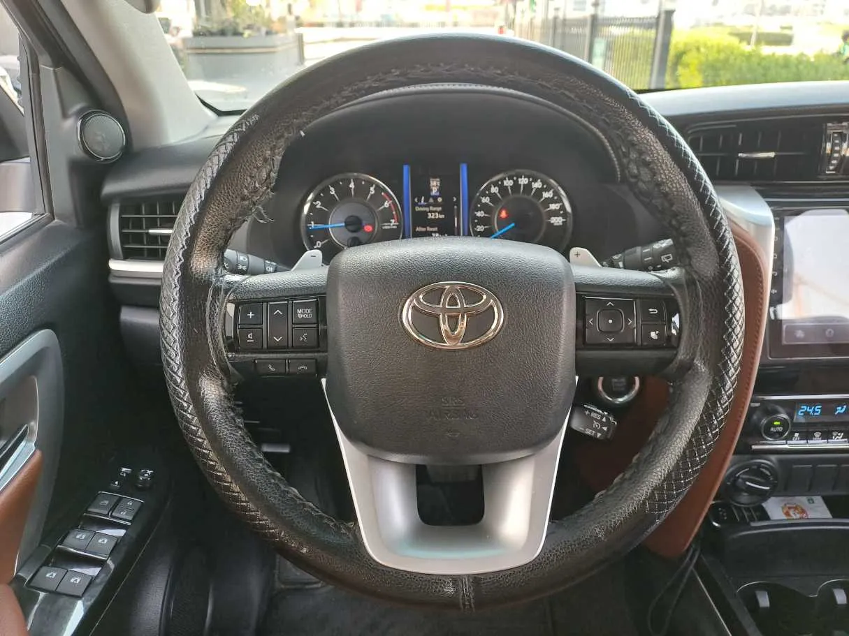 Car image 16