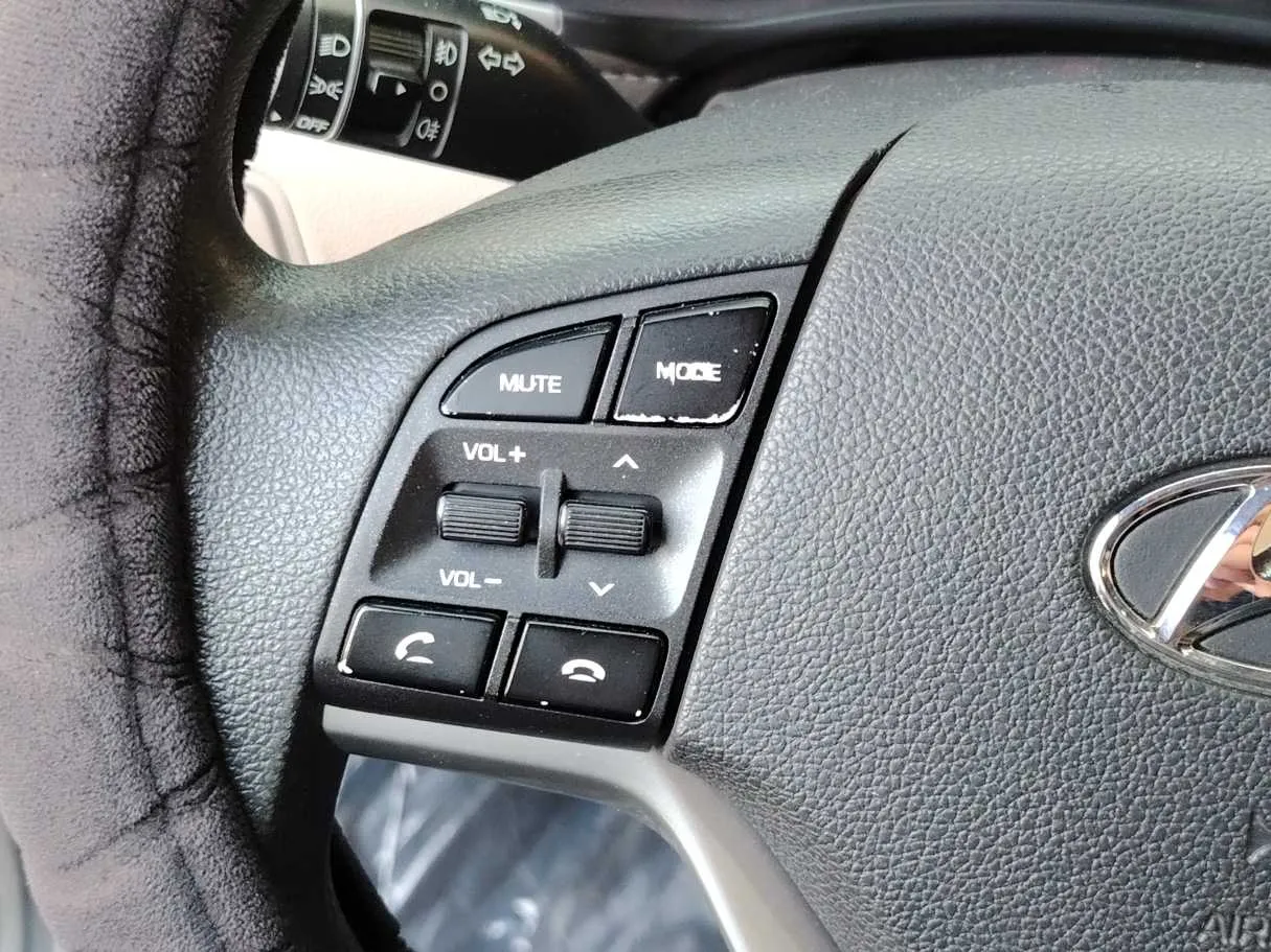 Car image 26