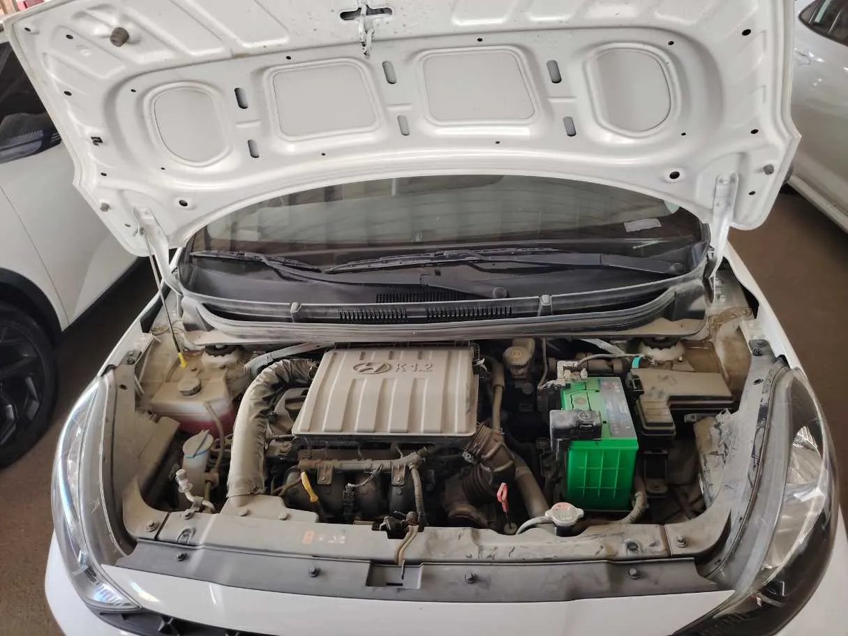 Car image 26