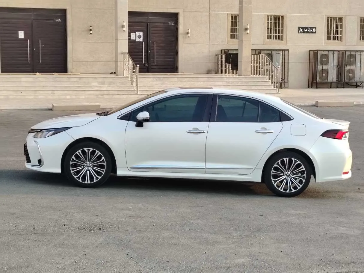 Car image 8