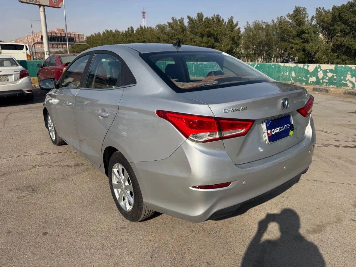 Car image 7