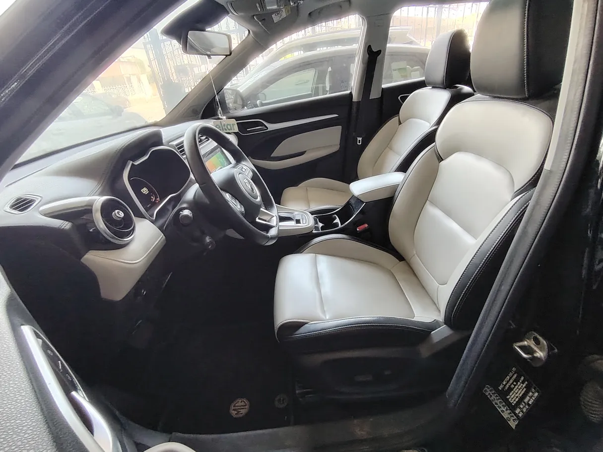 Car image 15