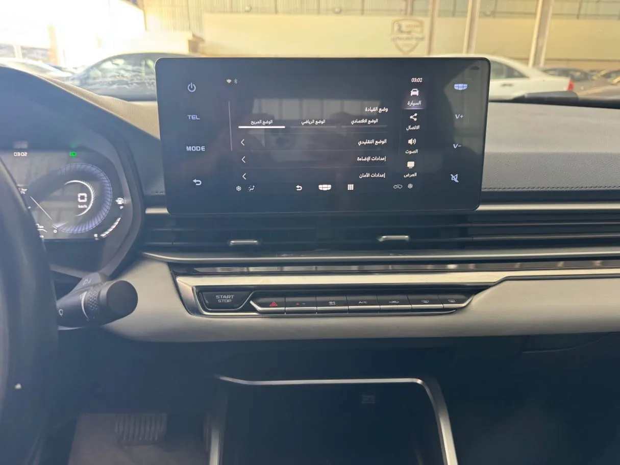 Car image 12