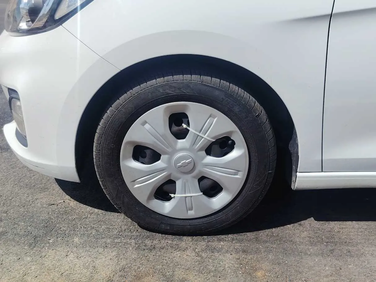 Car image 9
