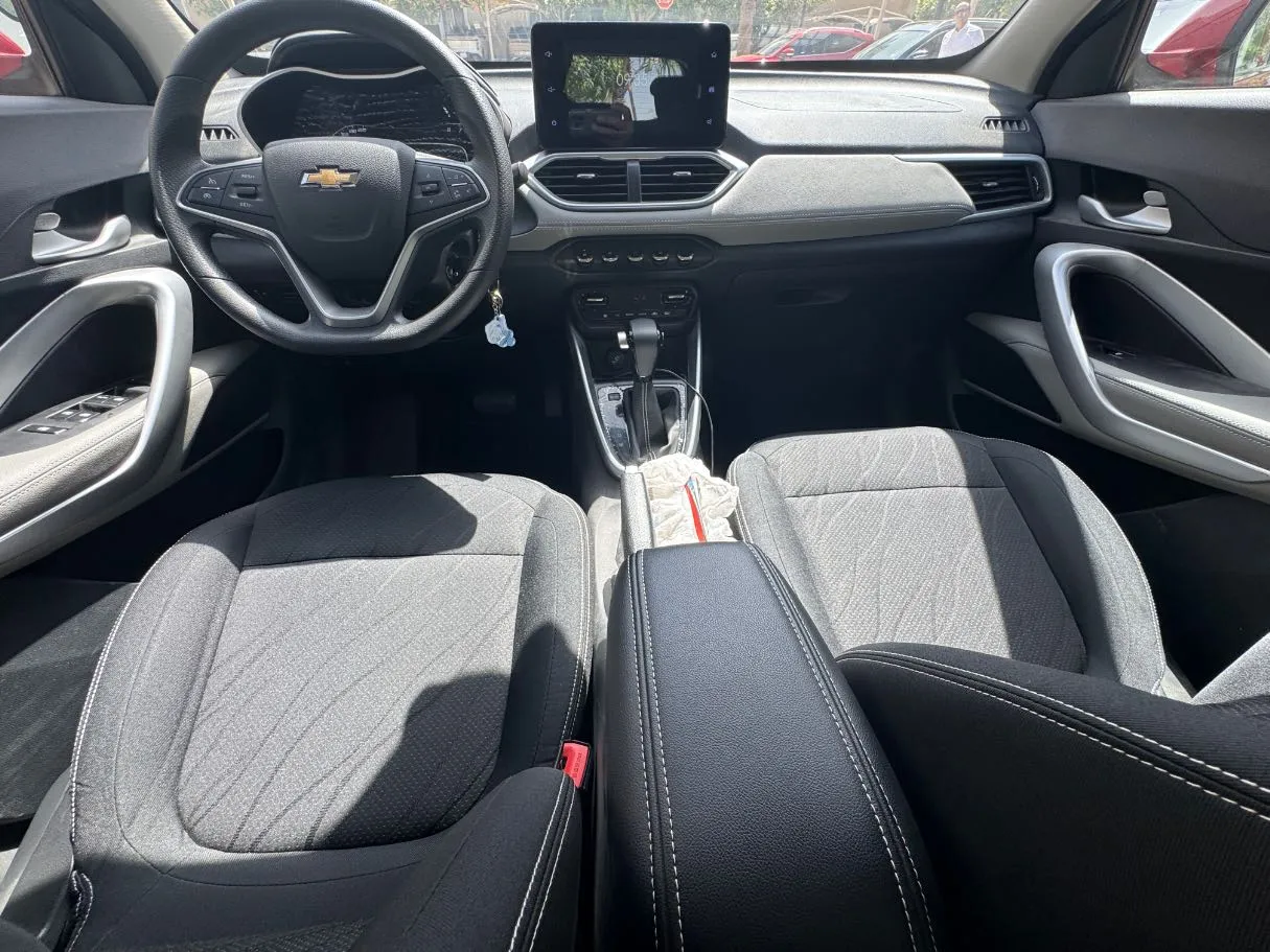 Car image 15