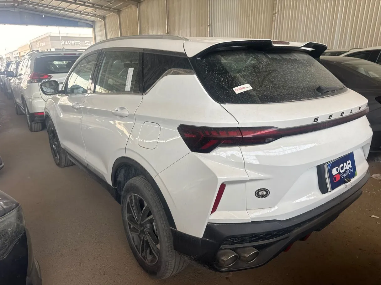 Car image 4