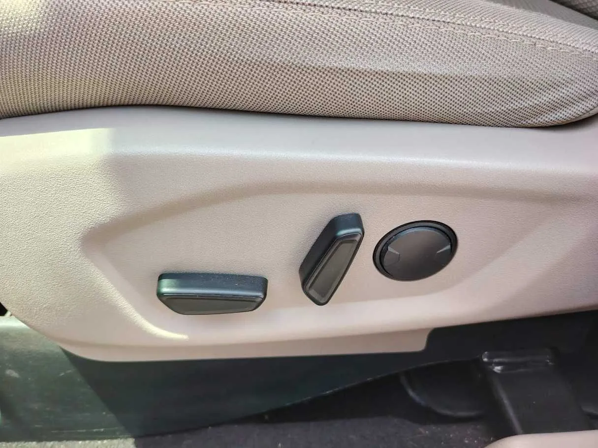 Car image 43