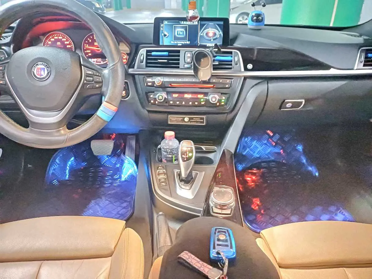 Car image 16