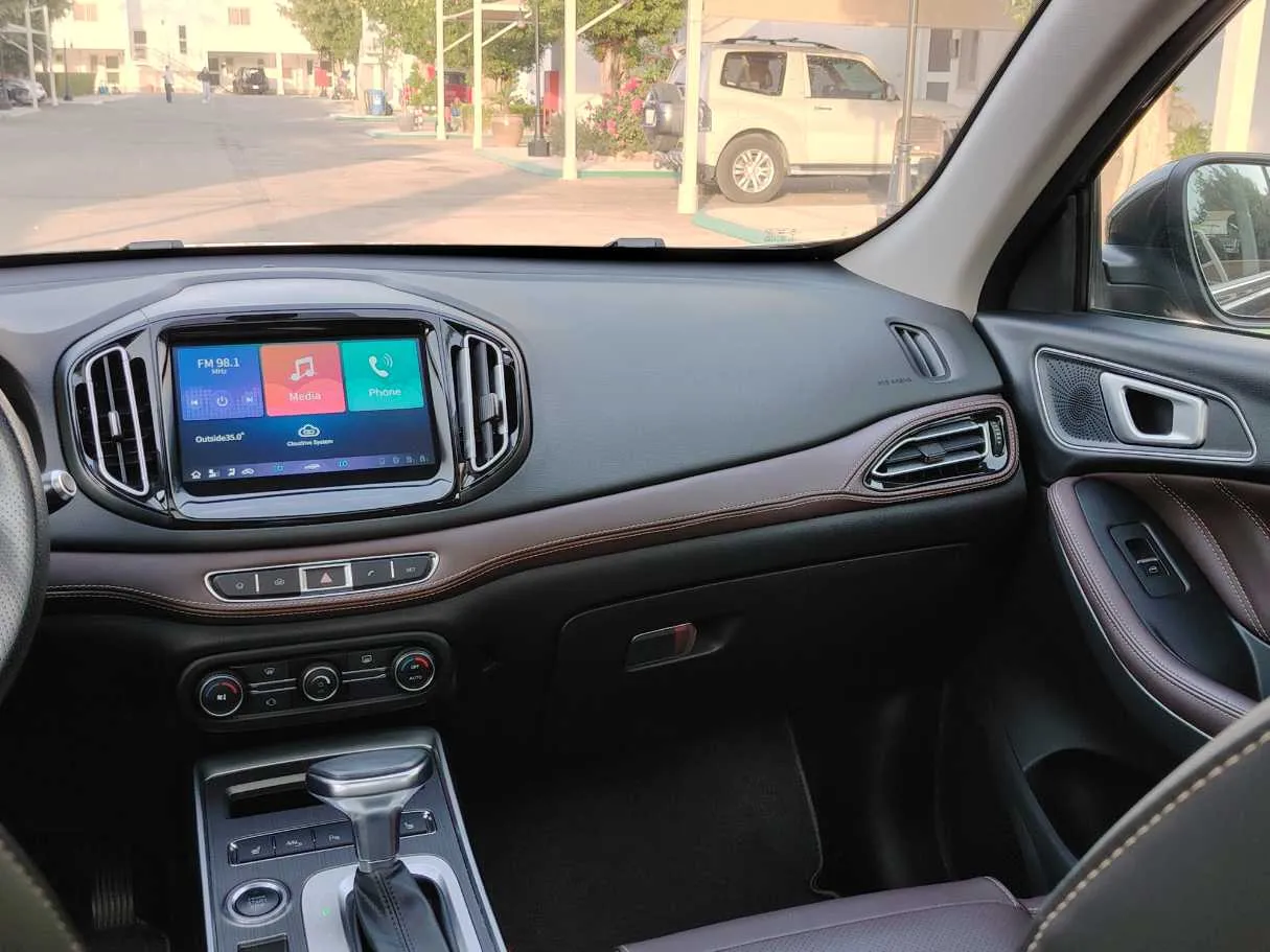 Car image 25