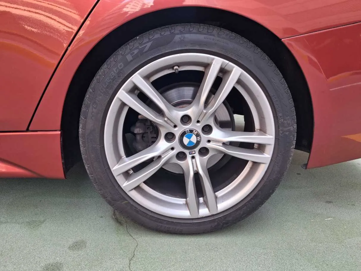 Car image 9