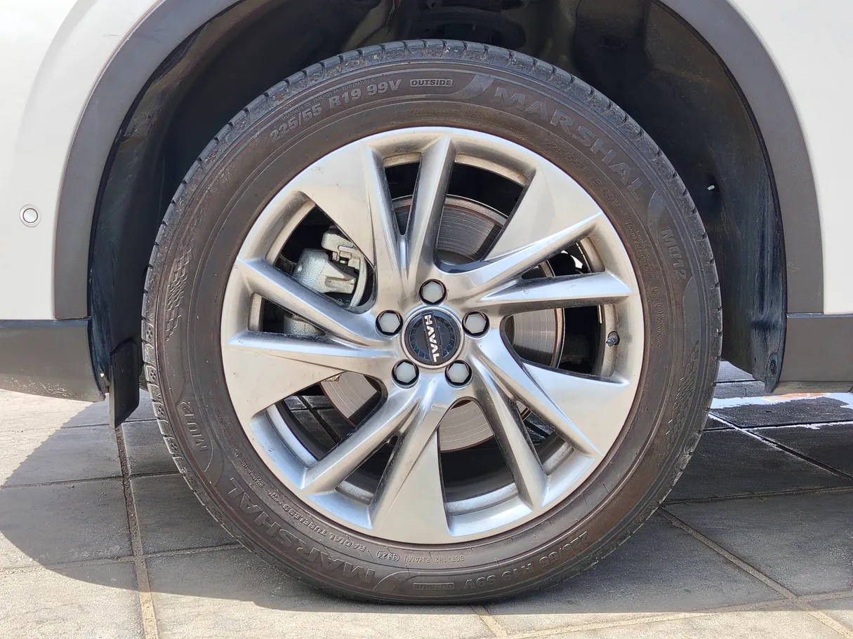Car image 7