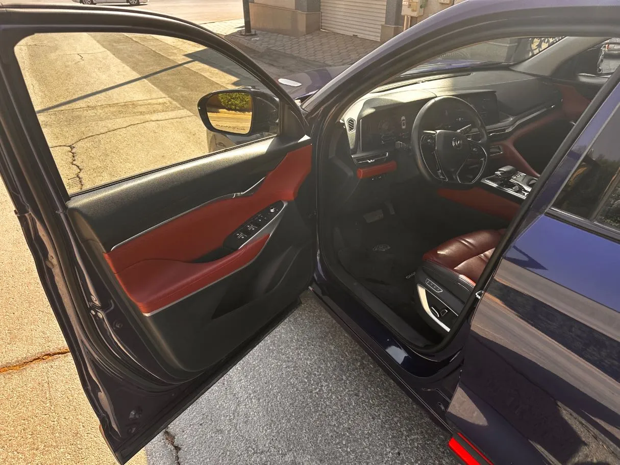 Car image 11