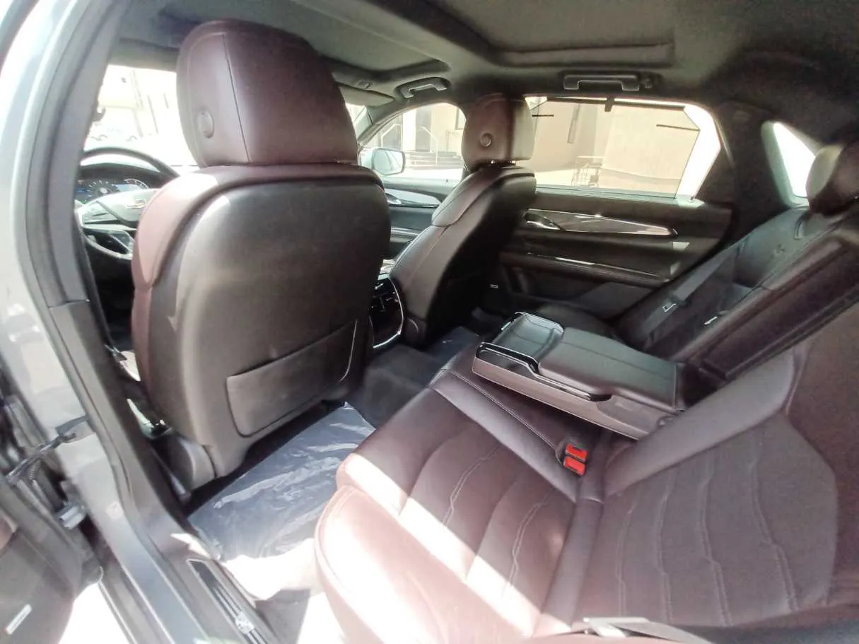 Car image 12