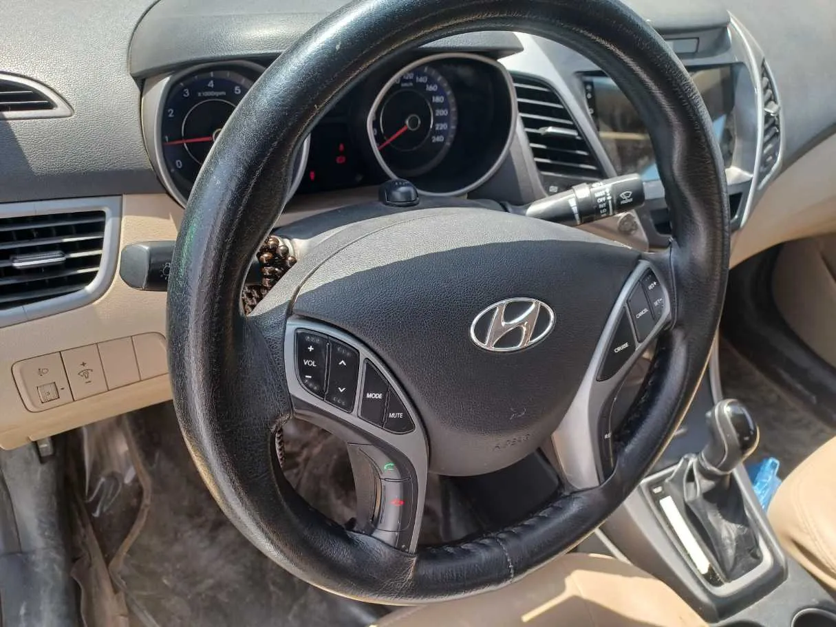 Car image 19