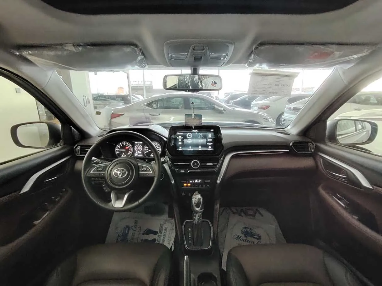 Car image 22
