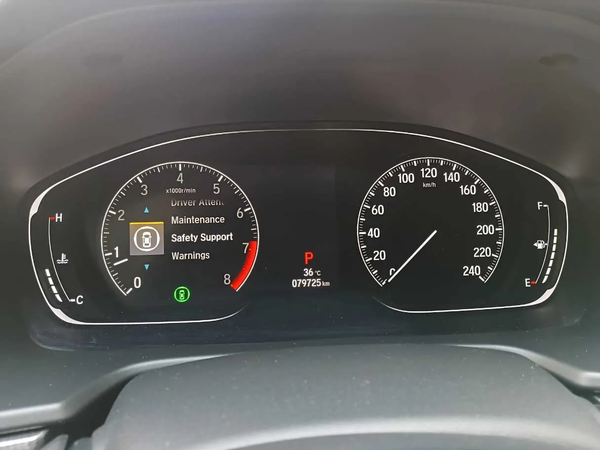 Car image 18