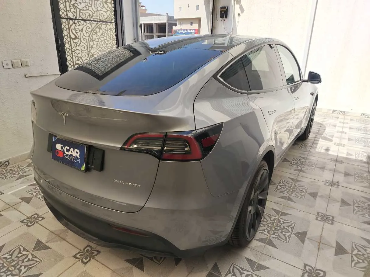 Car image 5