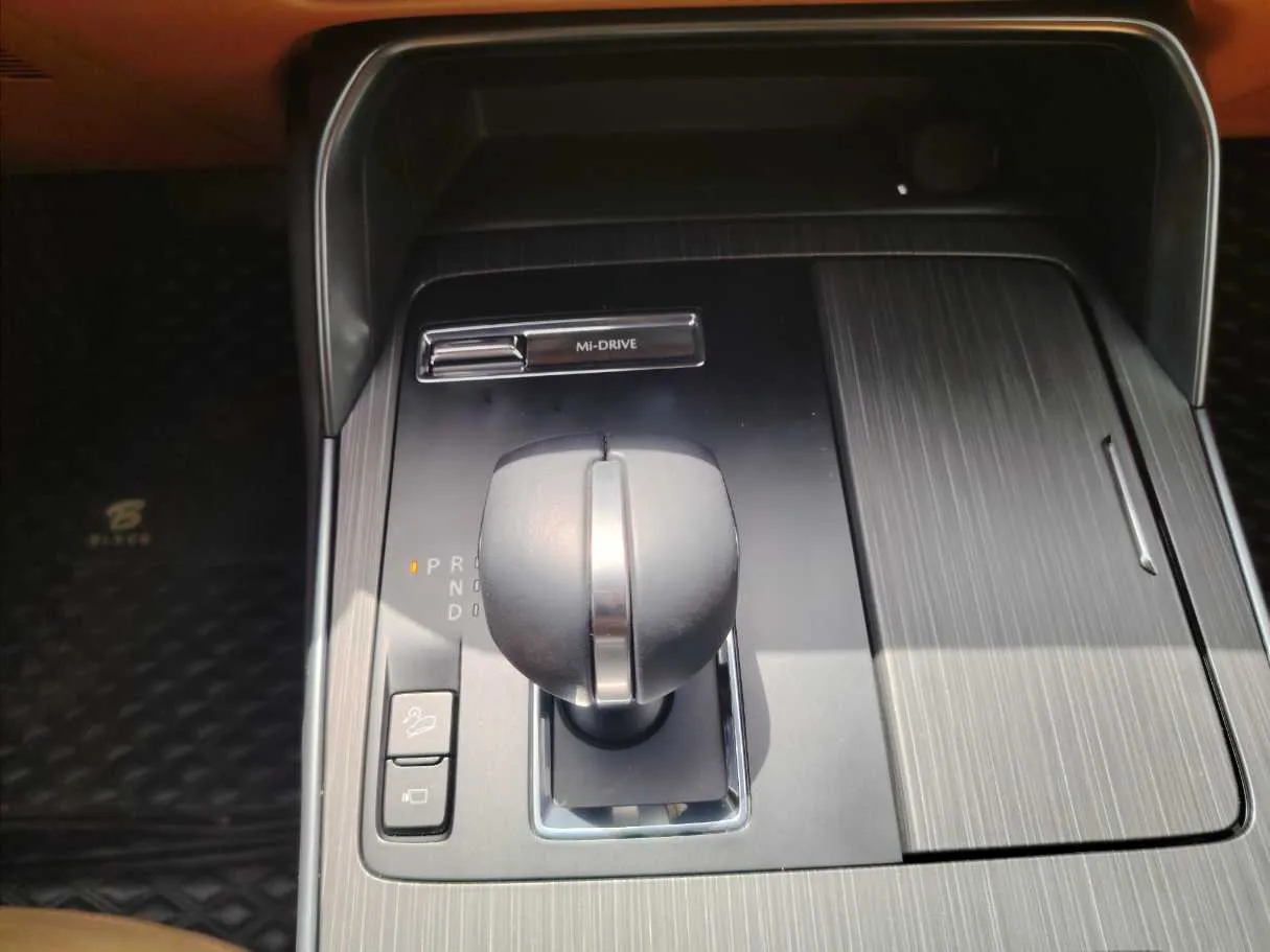 Car image 25
