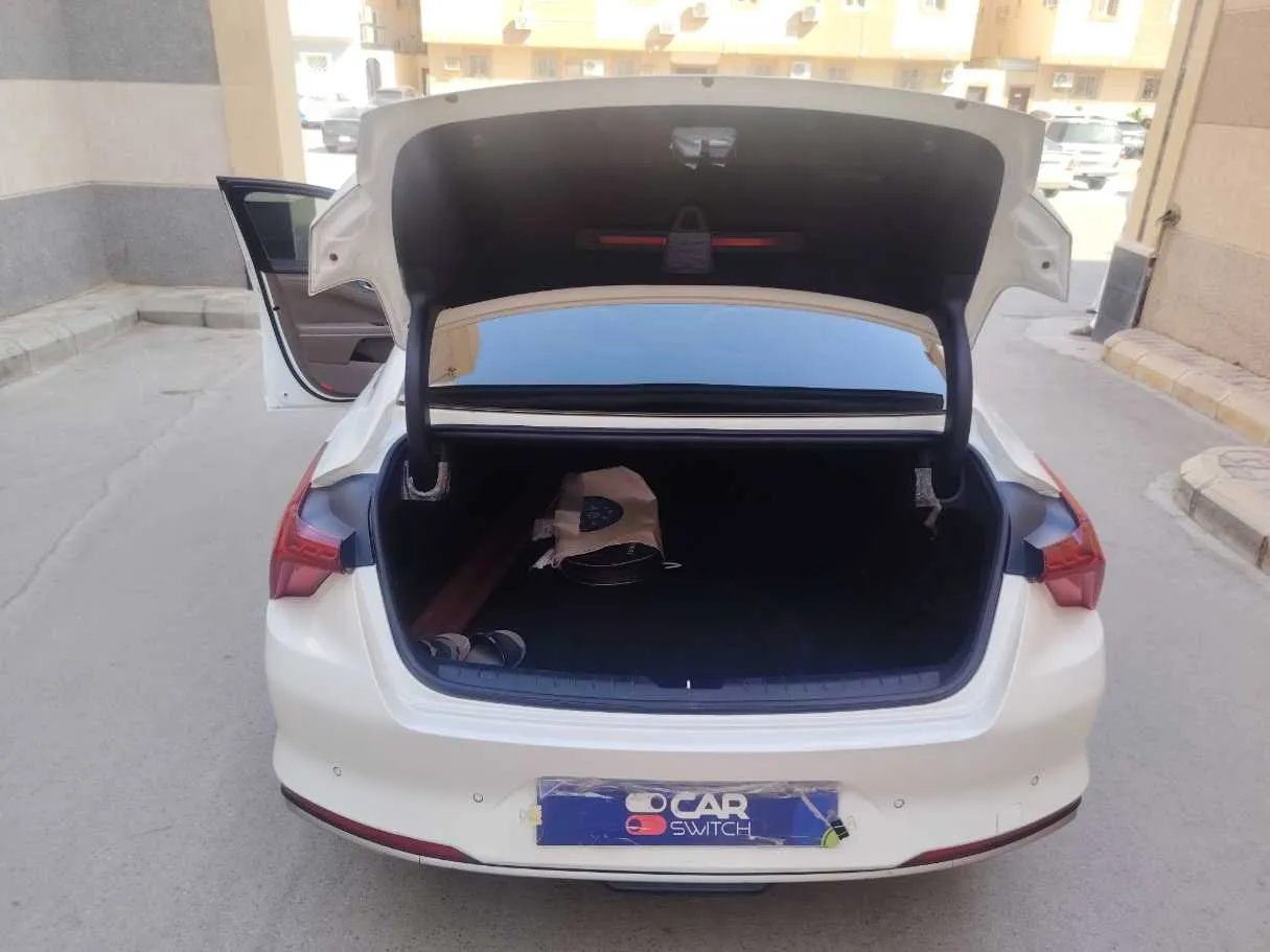 Car image 20