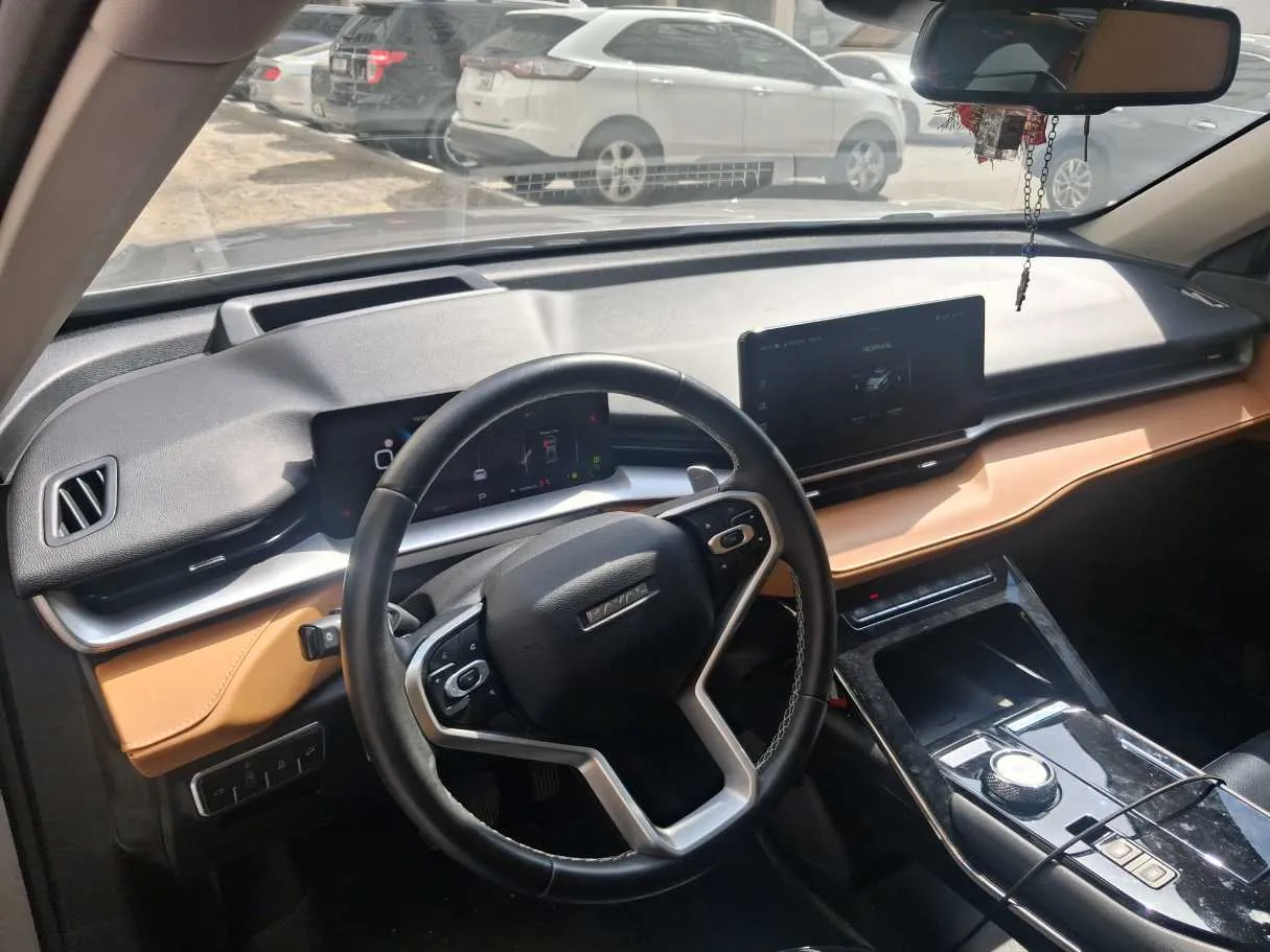 Car image 11