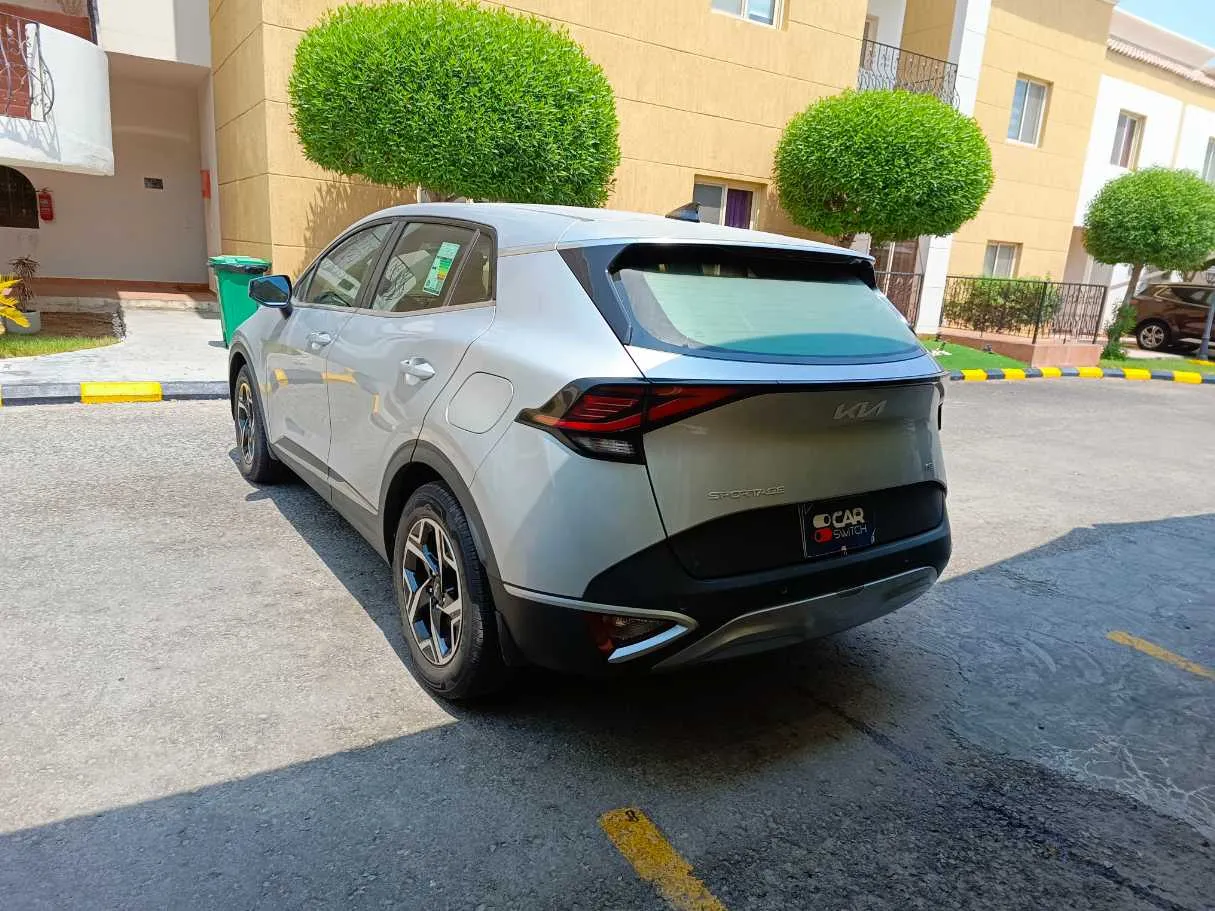Car image 7
