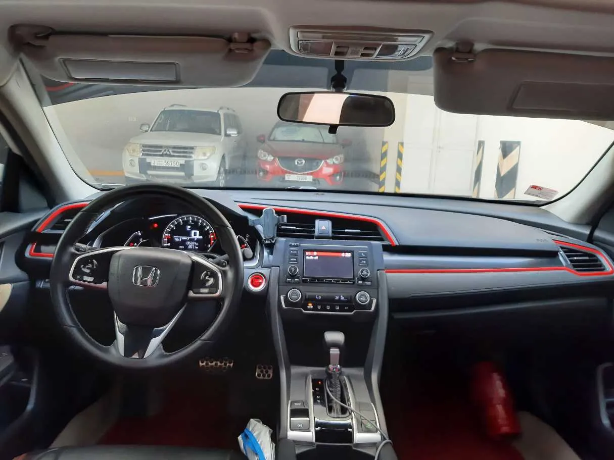 Car image 12