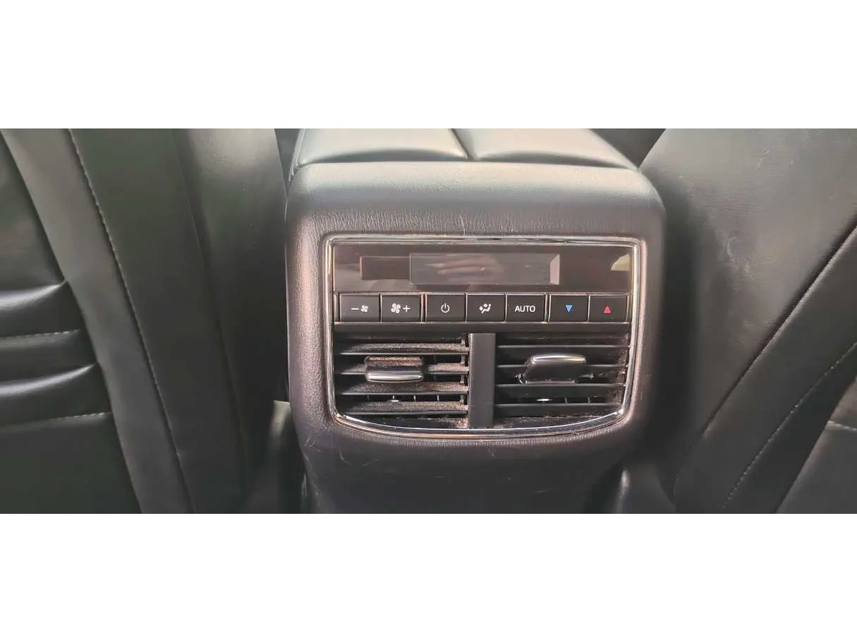 Car image 27