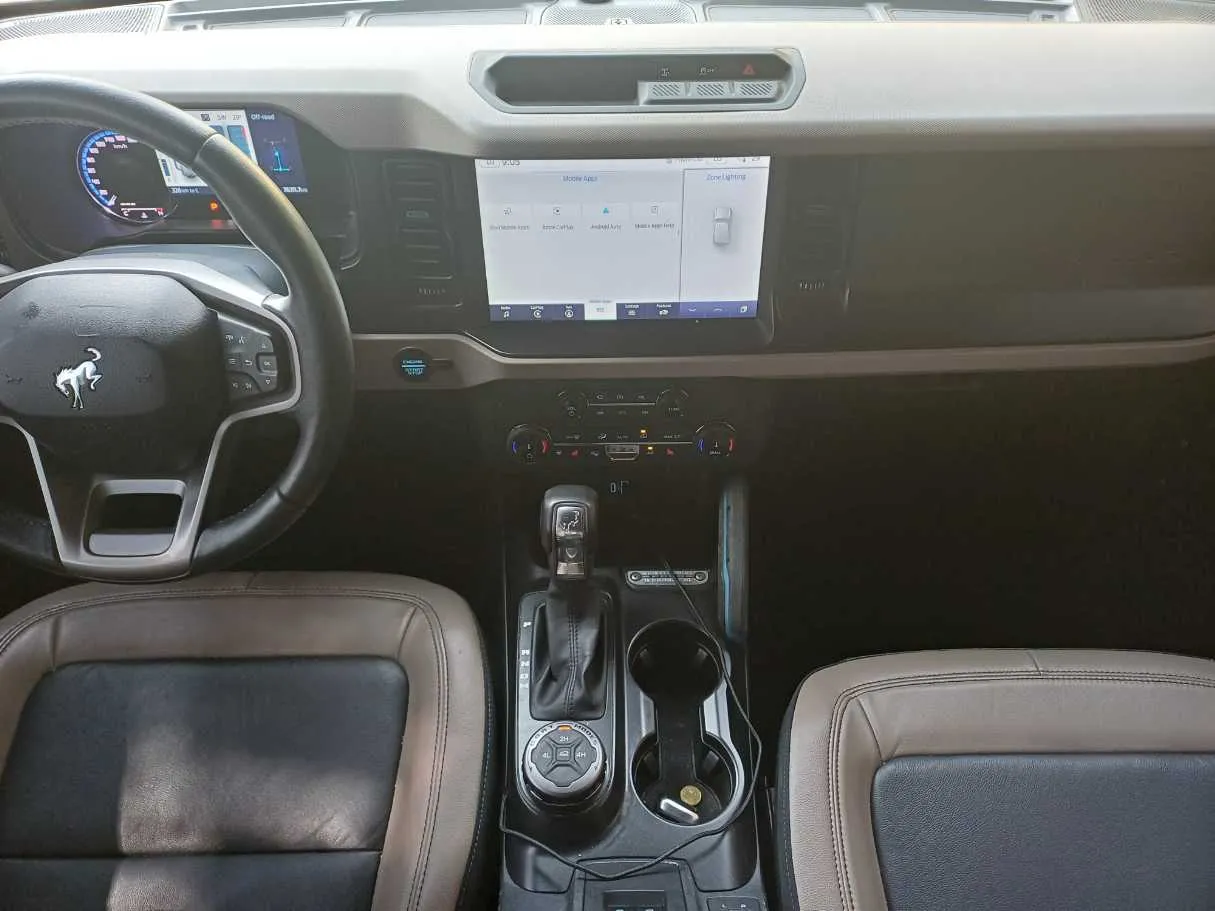 Car image 16