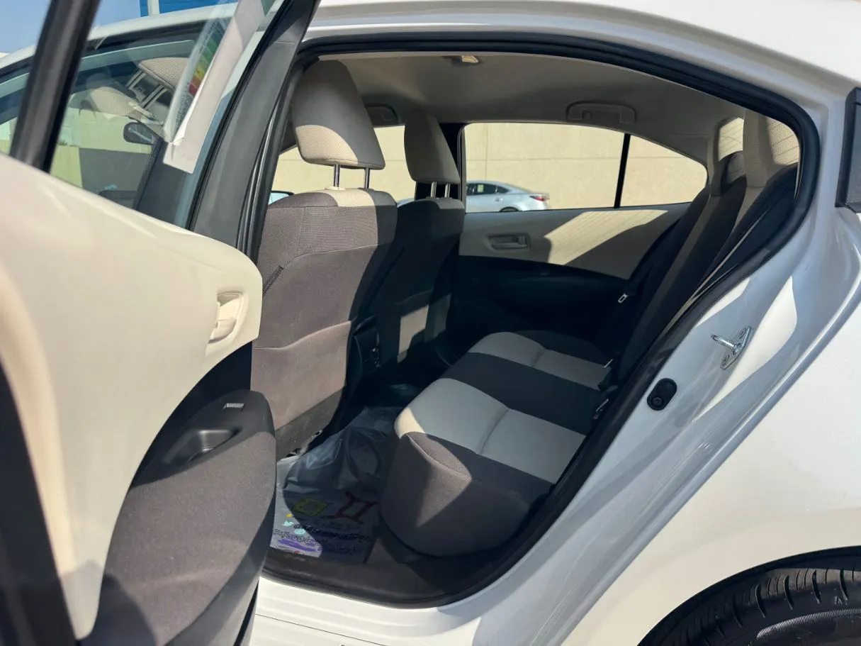 Car image 13