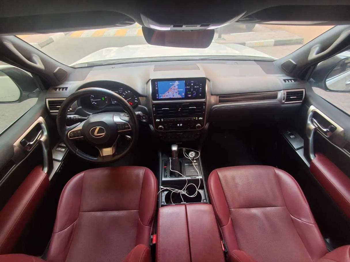 Car image 14