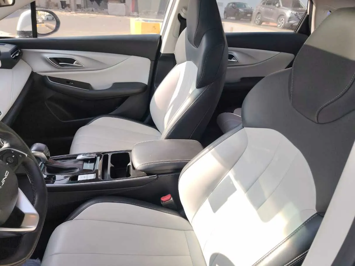 Car image 15