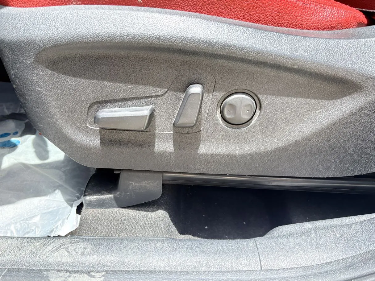 Car image 29