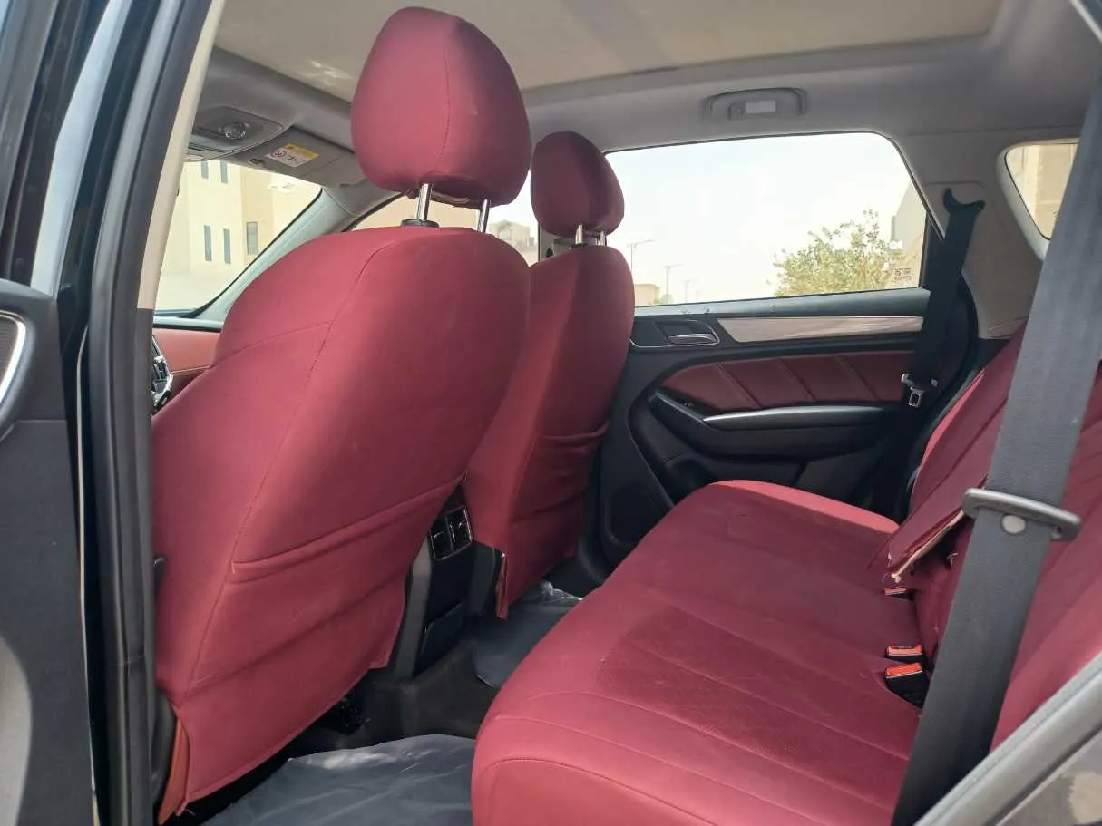 Car image 14