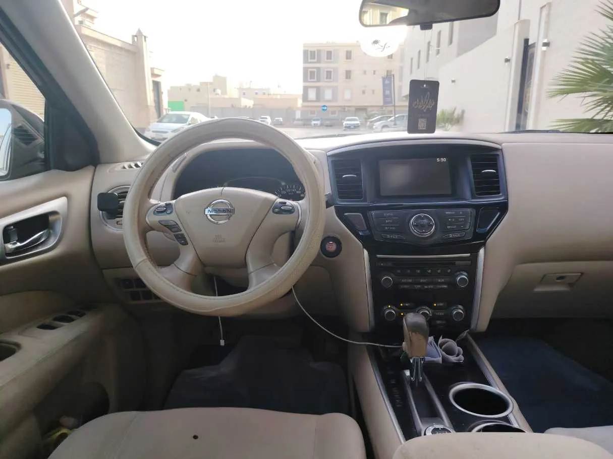 Car image 18