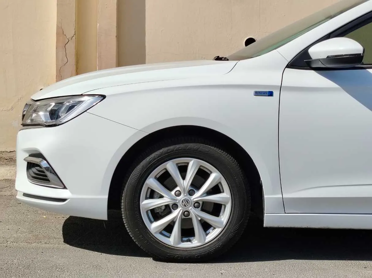 Car image 9