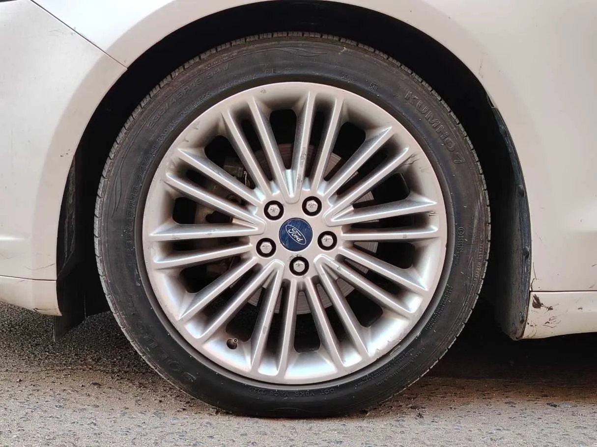 Car image 10