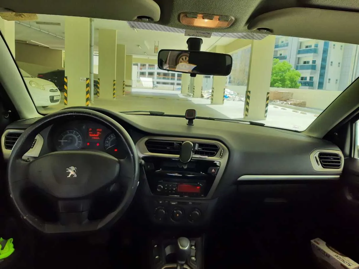 Car image 13