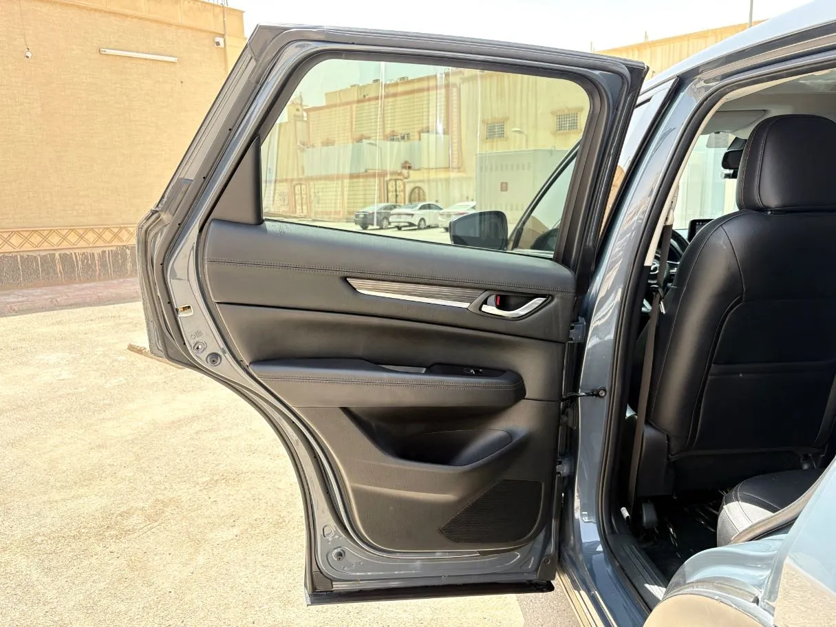 Car image 14